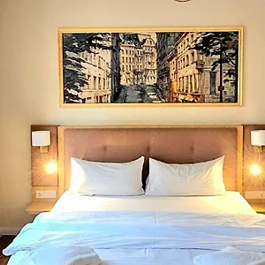  Hotel Parklane Boutique - Newly Renovated