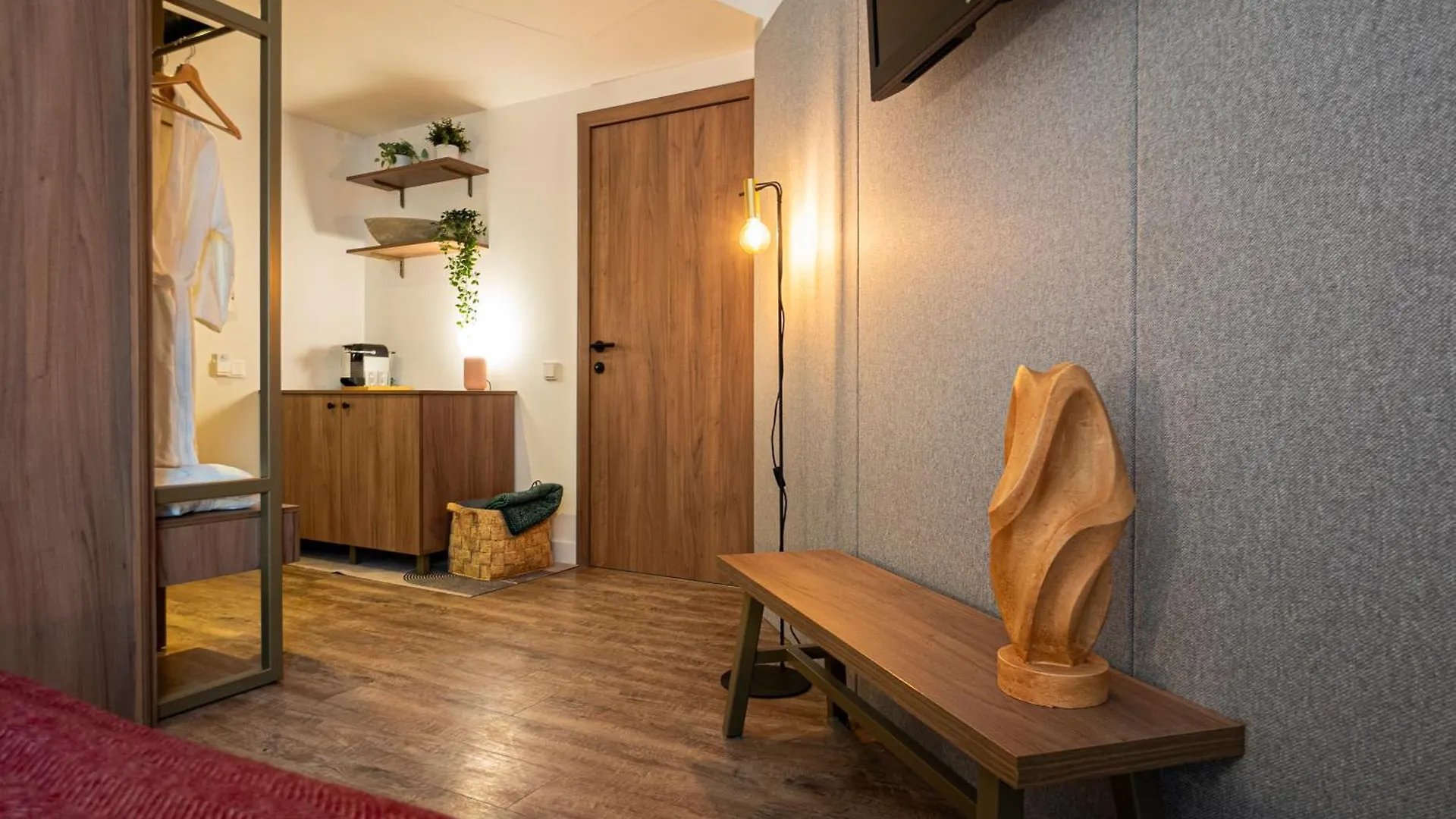 40 Plus 1 Hotel Vienna 0*,  Austria